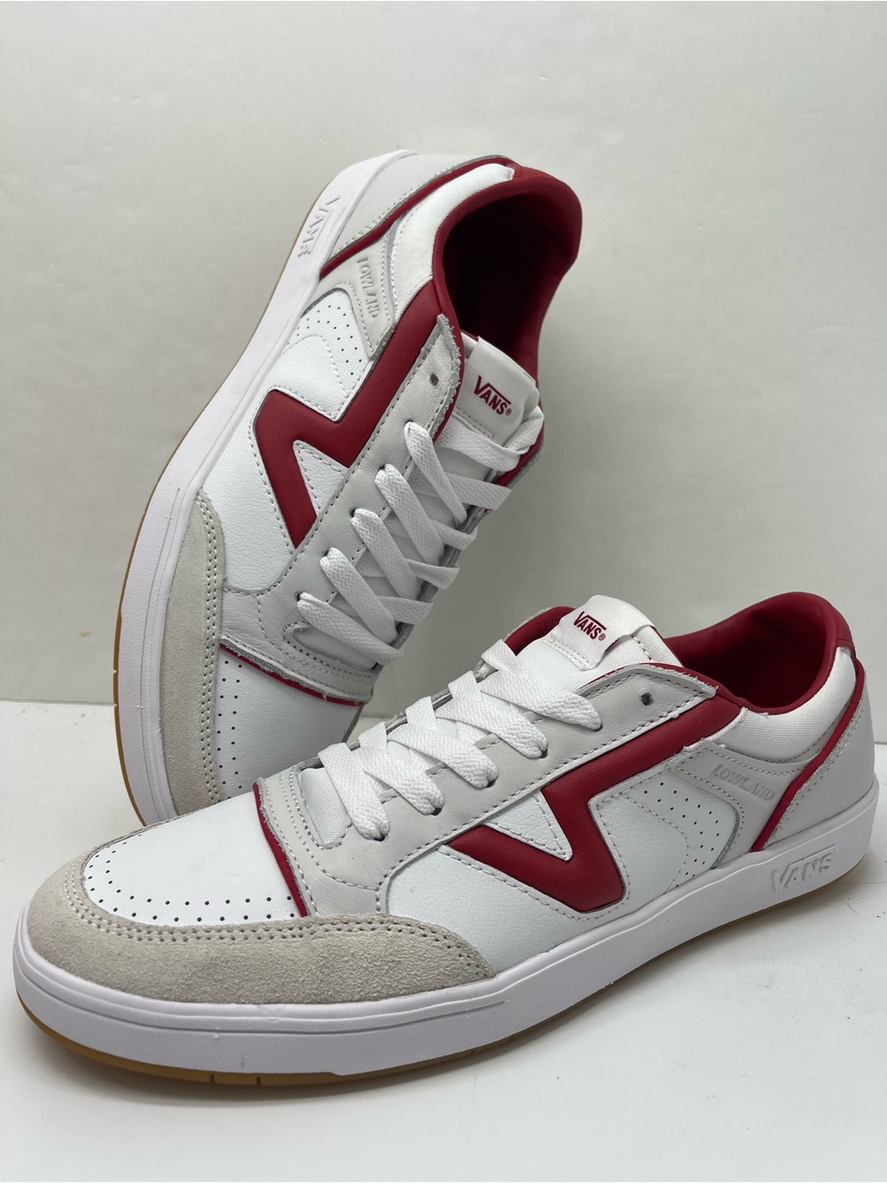 Vans Men’s Lowland Cc Jmp R Court Red/White
VN0007P2Y52 Sneakers - Picture 15 of 16